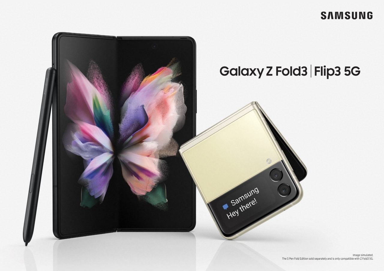 A promotional image of Samsung's flagship Galaxy Z Fold 3 (left) and Galaxy Z Flip 3 (Samsung Electronics)