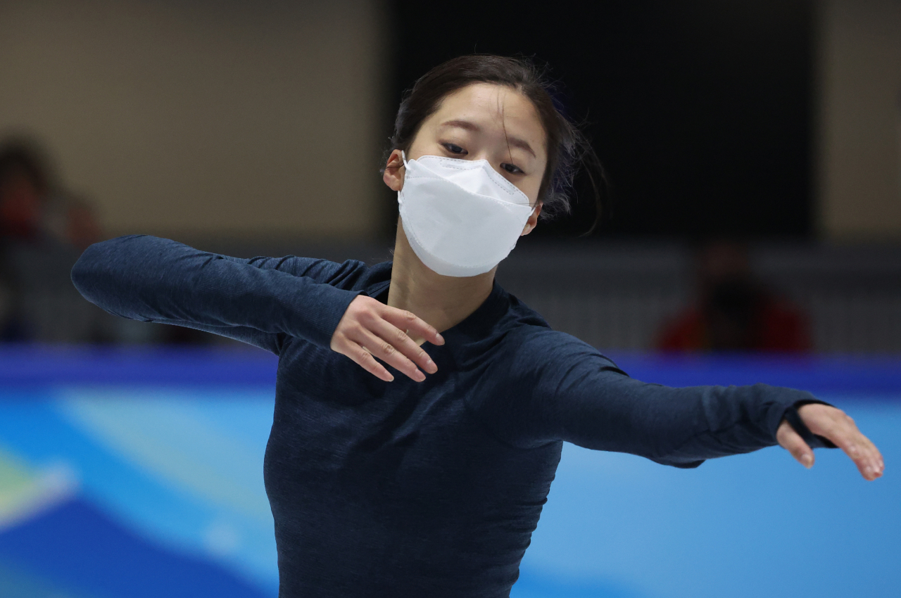 South Korean figure skater You Young trains at a practice rink near Capital Indoor Stadium in Beijing on Sunday, in preparation for the Beijing Winter Olympics. (Yonhap)