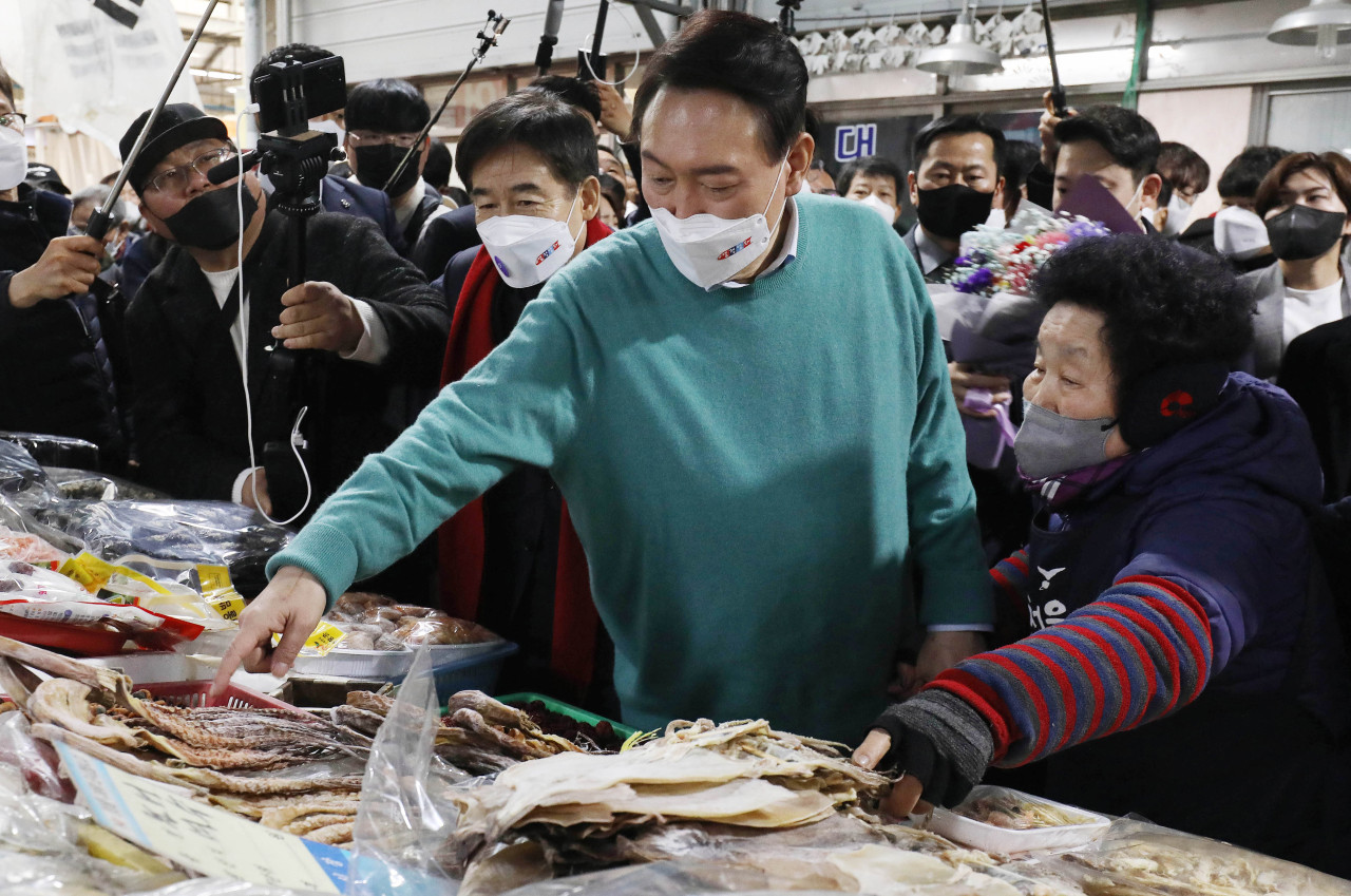 Yoon points to a bag of dried seafood at the Namwon Traditional Market in Namwon, North Jeolla Province, on Saturday.  (Yonhap)