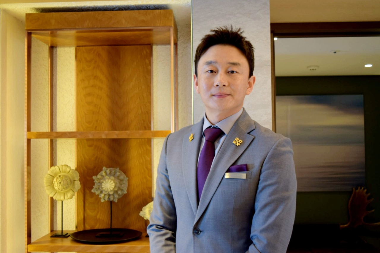 Kum Sang-jin, assistant manager of the rooms team at the Grand Walkerhill Seoul, poses during an interview with The Korea Herald, Feb. 17. (Kim Hae-yeon/ The Korea Herald)