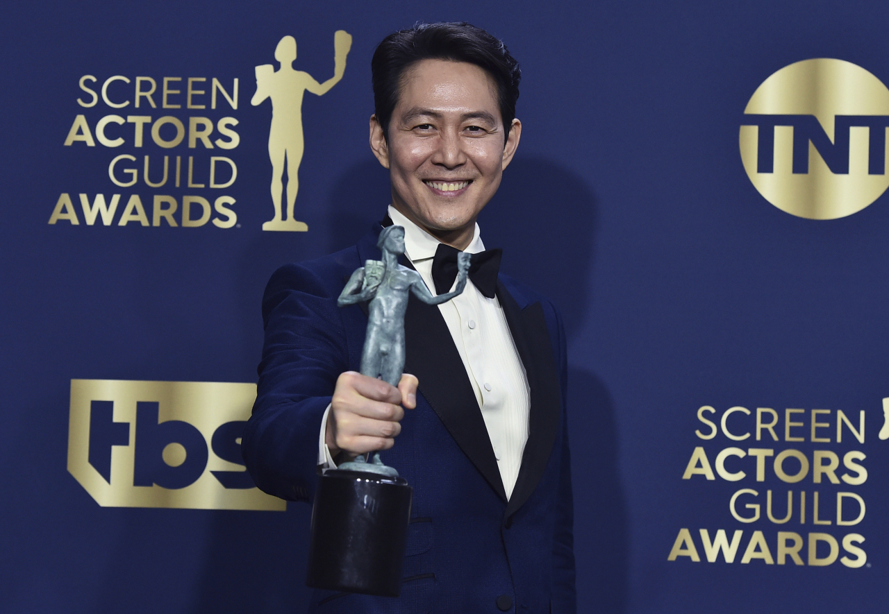 You Will Tear Up Over Jung Ho-Yeon's SAG Awards Win