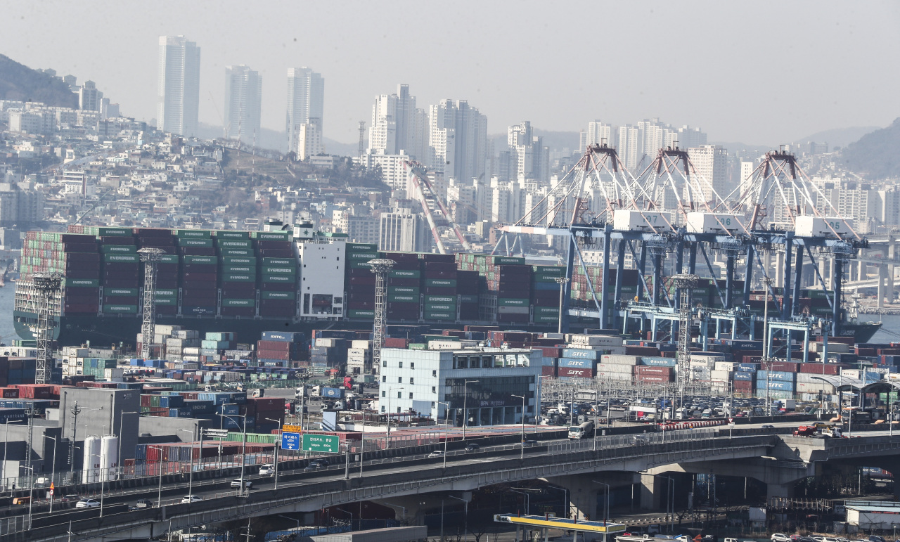 A view of container terminal at Busan Harbor as of Feb. 11 (Yonhap)