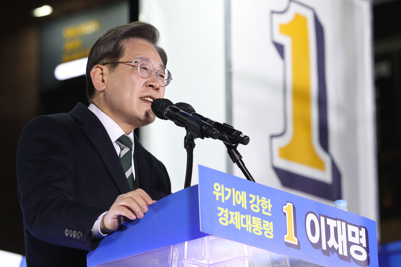 Lee, Yoon to converge on Seoul in homestretch of campaign