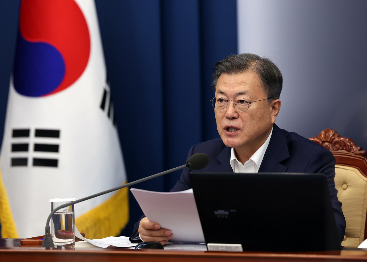 President Moon Jae-in holds a meeting with his senior secretaries at the presidential office in Seoul on Monday. (Yonhap)