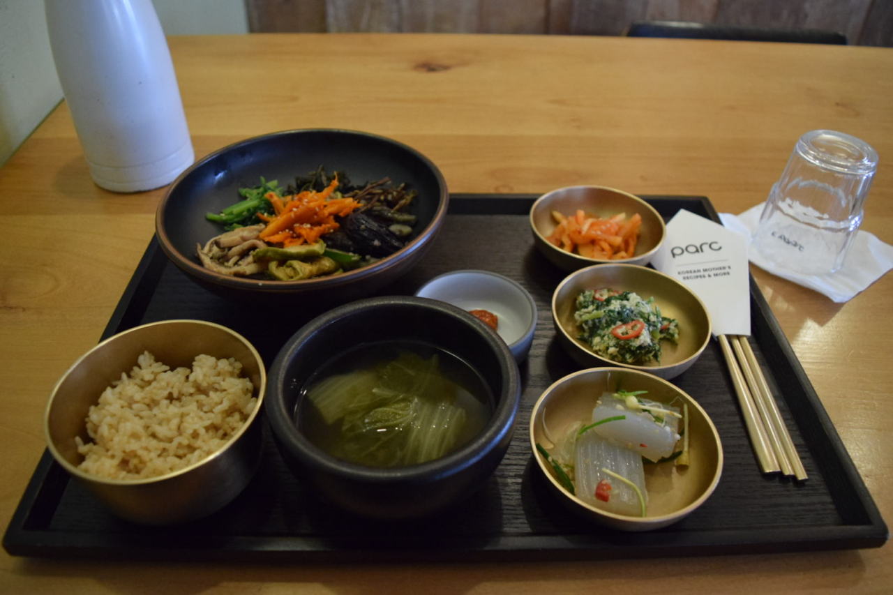 The 7-Namul Platter, Parc Seoul’s signature menu (Kim Hae-yeon/The Korea Herald)