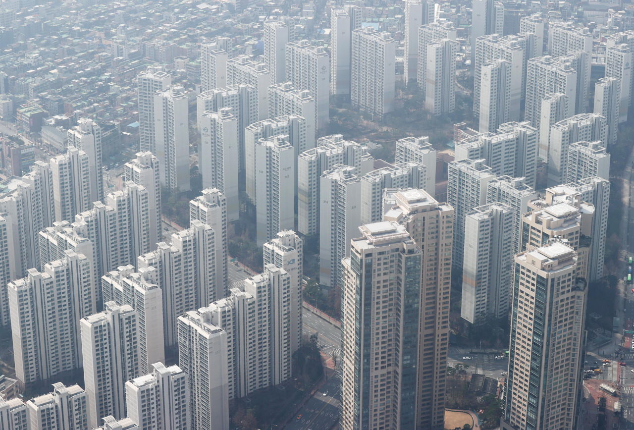 A view of apartment complexes in Seoul on Tuesday (Yonhap)