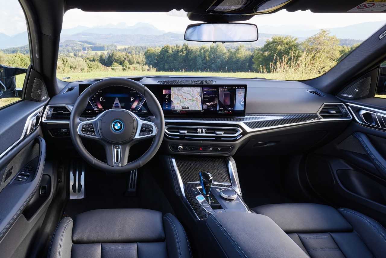 The interior of BMW i4 (BMW)