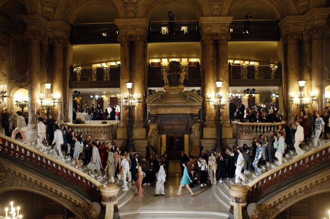 Models wear creations for Stella McCartney’s Spring/Summer 2019 ready-to-wear fashion collection presented in Paris, Monday. (AP-Yonhap)