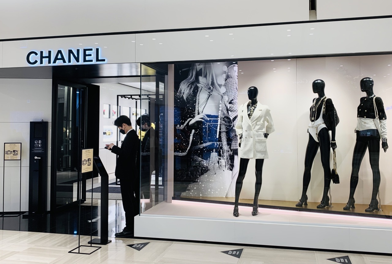 Chanel Fashion Show Seoul Korea May 2015  Glamour