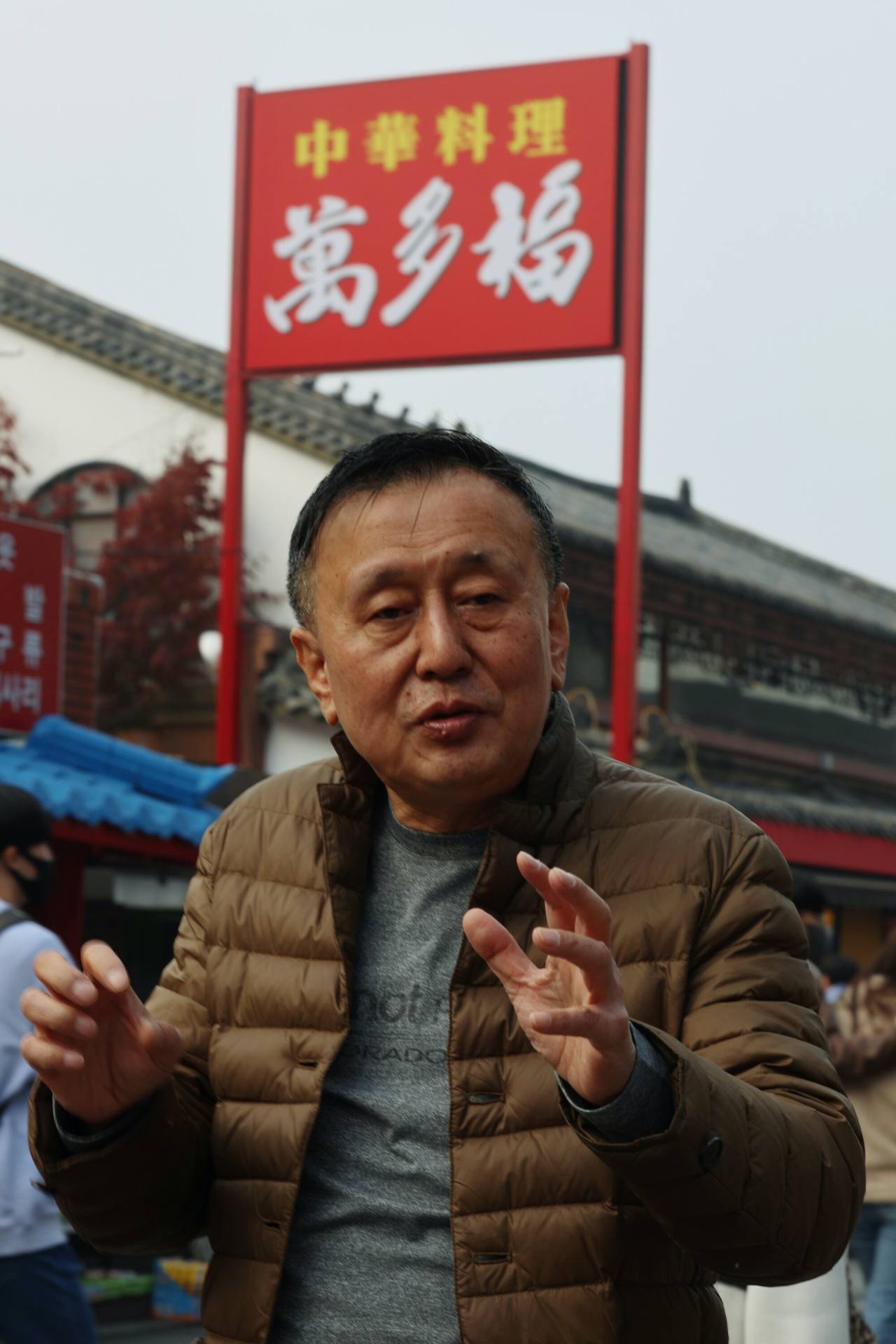 Seo Hak-bo, 62, is a second-generation Korean Chinese restaurateur, descended from an immigrant from Shandong Province, China. Photo © Hyungwon Kang