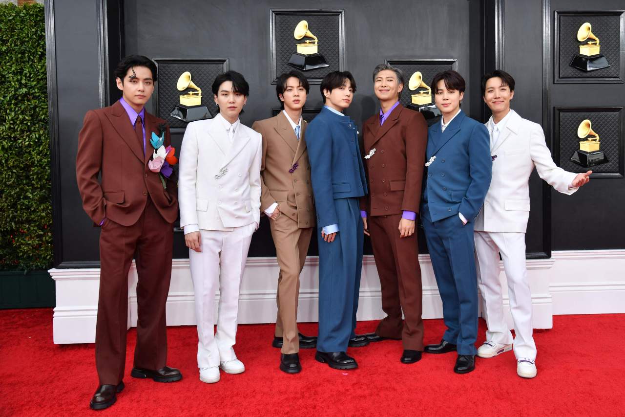K-pop boy group BTS poses for photos during a red-carpet event of the 64th Annual Grammy Awards at the MGM Grand Garden Arena in Las Vegas on Sunday. (AFP-Yonhap)