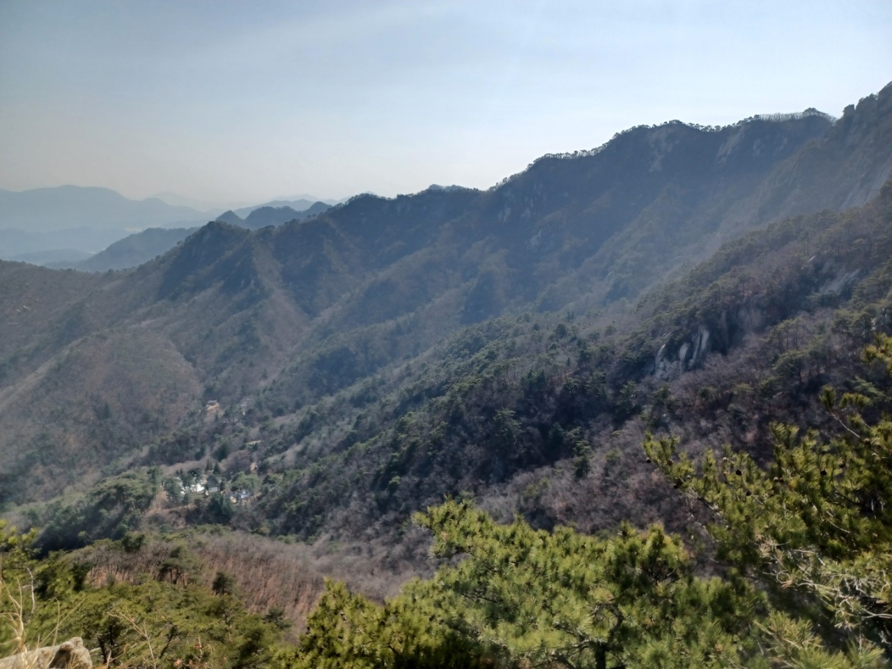 Mountain ridges and the Hyeondeungsa temple are visible at the top of Unaksan.  (Lee Si-jin/The Korea Herald)