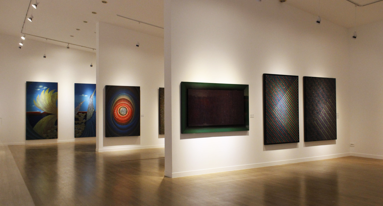 An installation view of “Kim Sungsoo’s Korean Ottchil Art History” at Ottchil Art Museum (Tongyeong Triennale)
