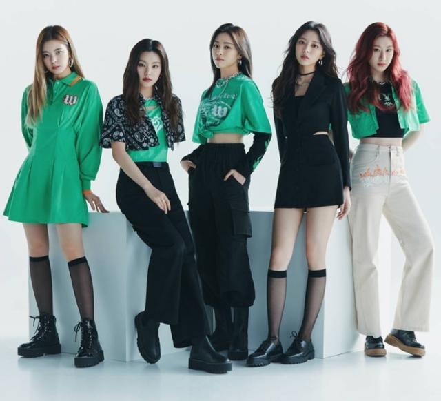 Members of girl group Itzy wear vivid green colored crop tops with cargo pants. (H&M)