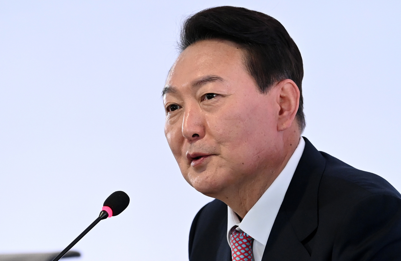 President-elect Yoon Suk-yeol gives remarks during a visit to the headquarters of SK Bioscience Co., a homegrown vaccine producer, in Seongnam, south of Seoul, on Monday. (Yonhap)