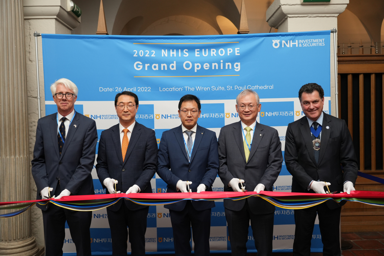 An official ribbon-cutting ceremony for NH Investment and Securities Europe was held at St Paul’s Cathedral in London on Tuesday. (NH Investment & Securities)