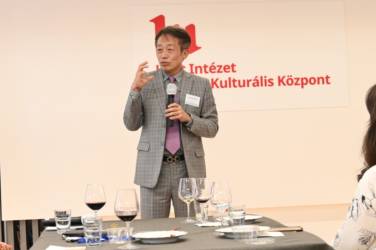 Former UN Undersecretary-General Kim Won-soo delivers a lecture on “Changing world affairs and Korea’s future” at Korea CQ Forum in Myeong-dong, Seoul, on May 3. (Sanjay Kumar/The Korea Herald)