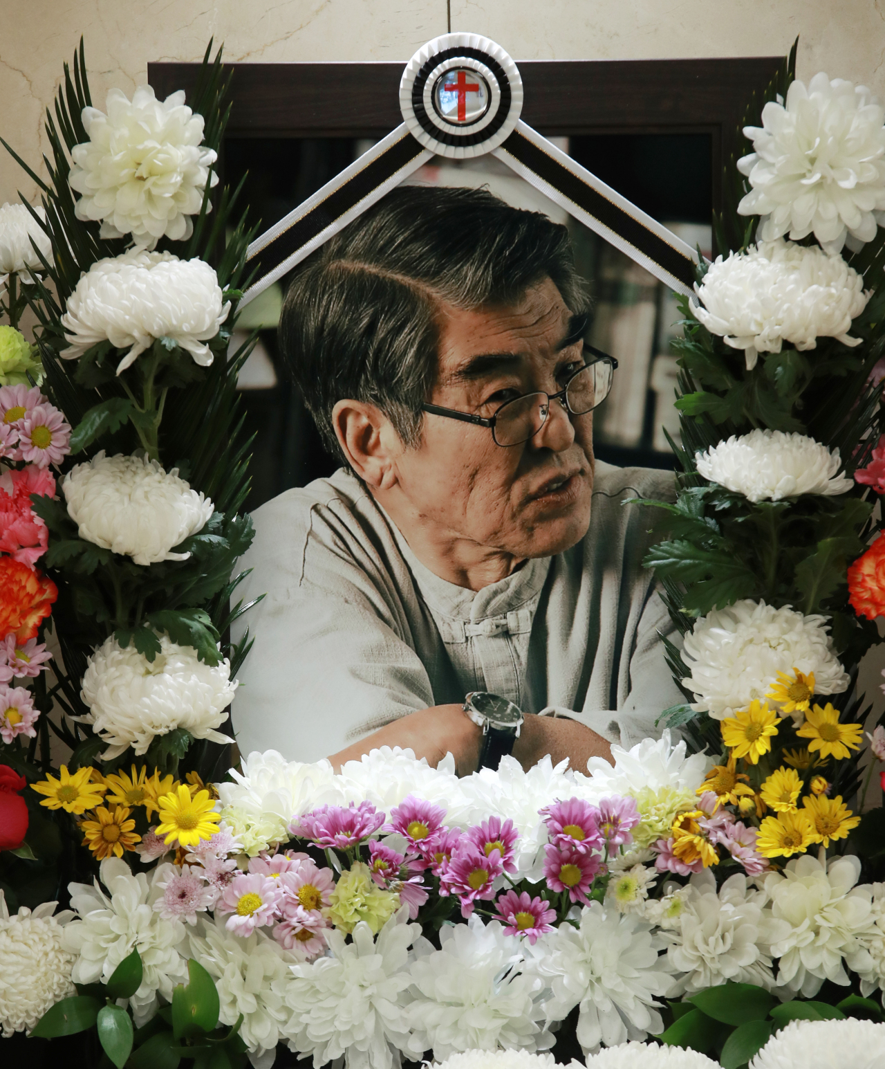 A funeral portrait of poet Kim Ji-ha at the funeral home inside the Wonju Severance Christian Hospital in Wonju, Gangwon Province is seen on Monday. (Yonhap)