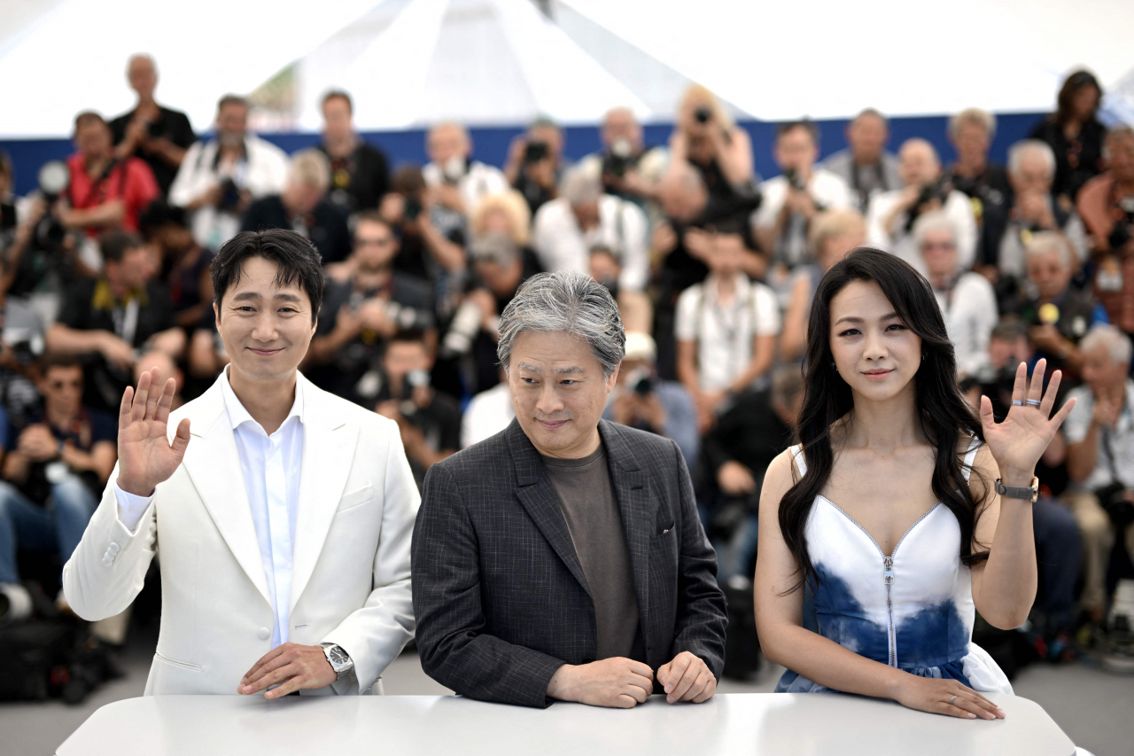 In this AFP photo, South Korean director Park Chan-wook (C), and cast members of his new film 