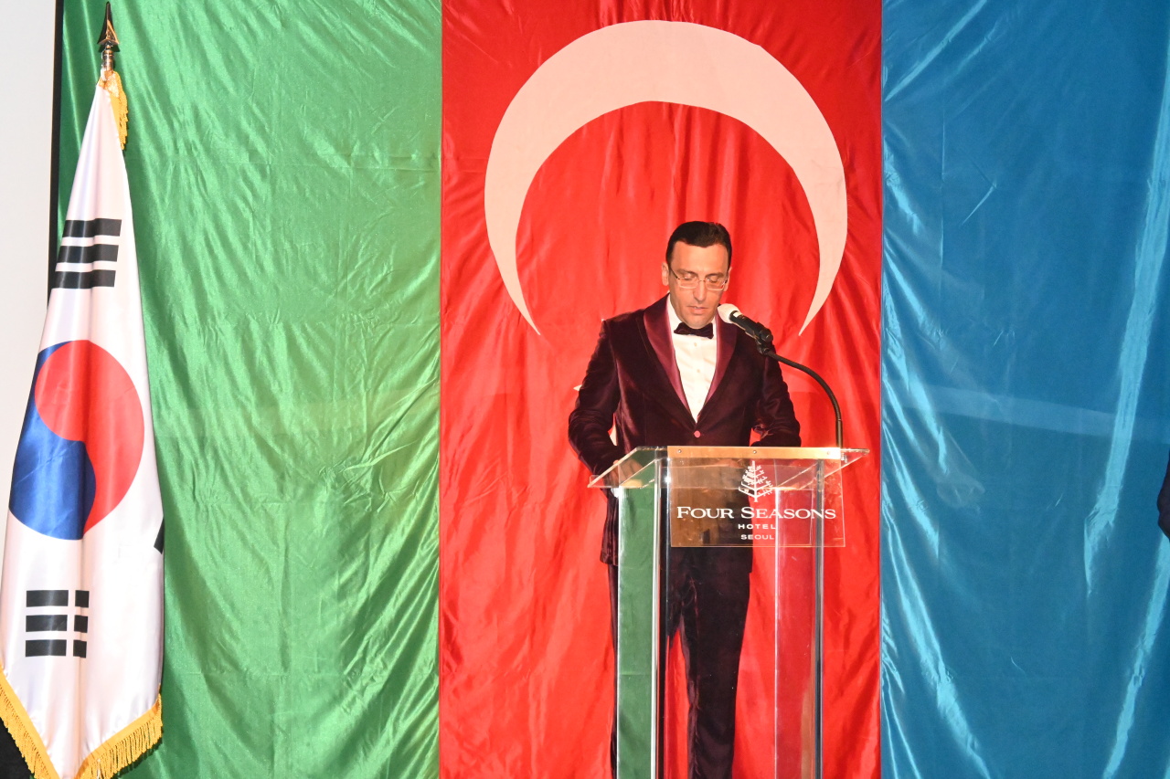 Azerbaijani Ambassador to Korea Ramzi Teymurov welcomes guests and delivers opening remarks during the celebrations ahead of the national holiday on May 28, and the 30th anniversary of Azerbaijan-Korea diplomatic relations at Four Seasons Hotel in Seoul.(Sanjay Kumar/The Korea Herald)