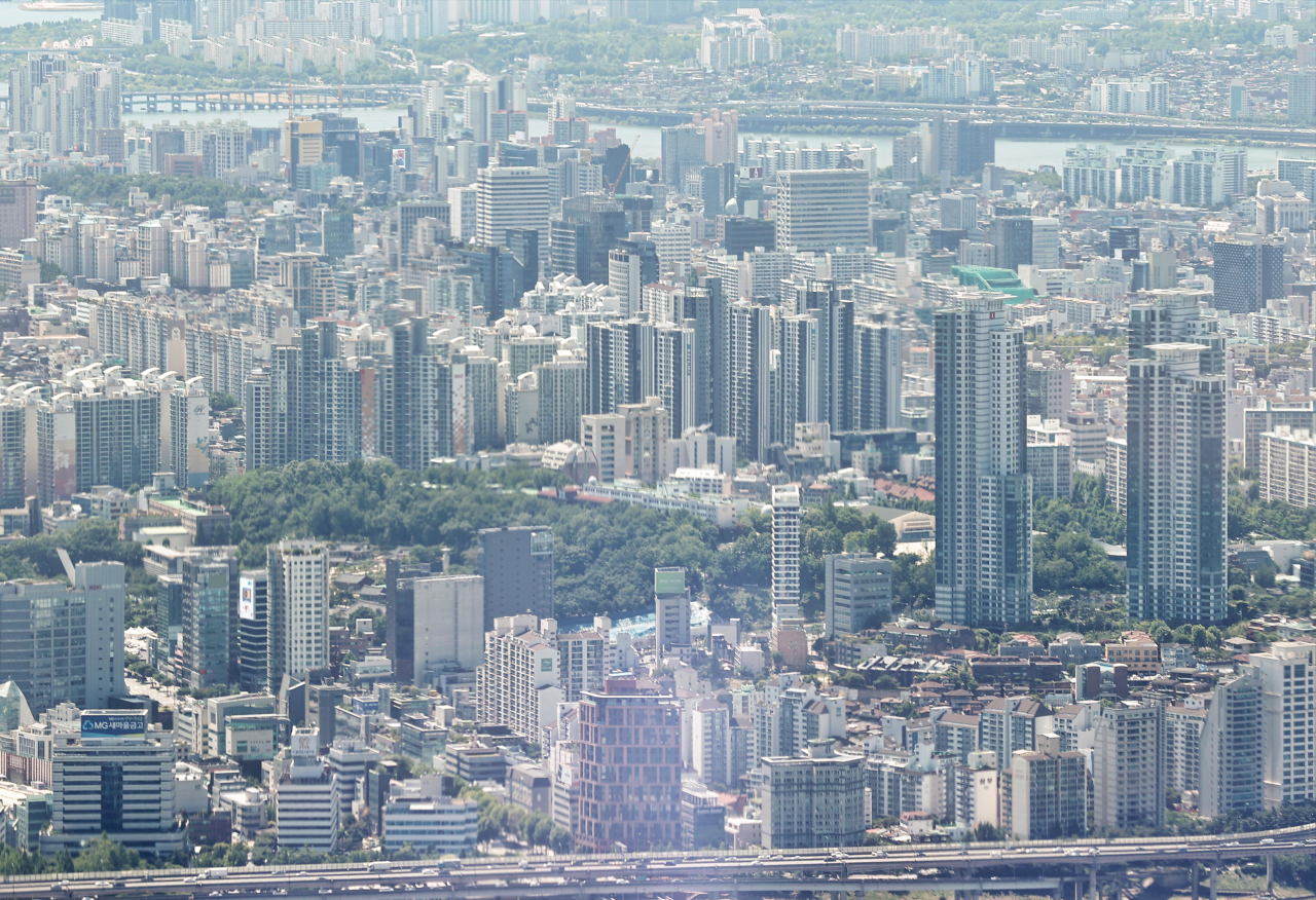 A view of Gangnam area in Seoul, taken from Lotte World Tower (Yonhap)