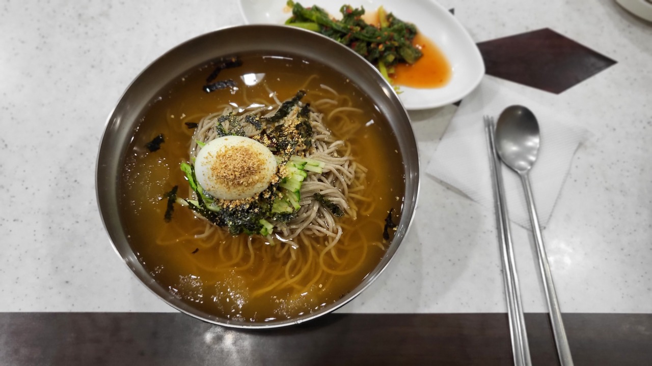 Makguksu served at Ahyeon Market’s Pyeongchang Makguksu (Kim Hae-yeon/ The Korea Herald)