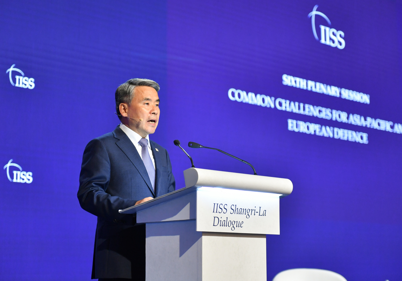 South Korea’s Defense Minister Lee Jong-sup on Sunday delivers his speech on the Yoon Suk-yeol government’s North Korea policy and Indo-Pacific strategy at the International Institute for Strategic Studies’ 19th Asia Security Summit, known as the Shangri-La Dialogue, which runs from Friday to Sunday in Singapore. (Ministry of National Defense)