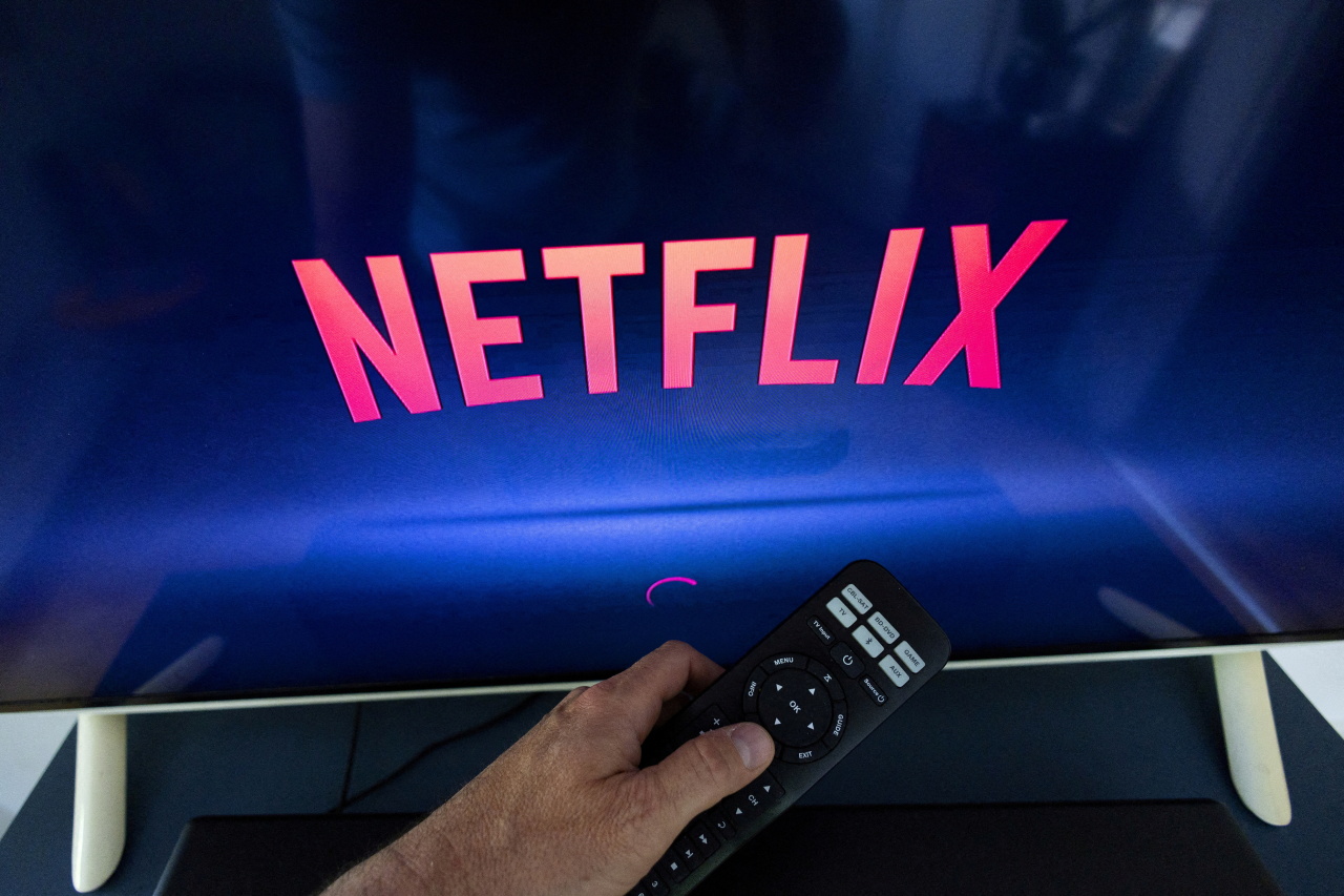The Netflix logo is shown on a TV screen in a May 9 file photo.  (Reuters-Yonhap)