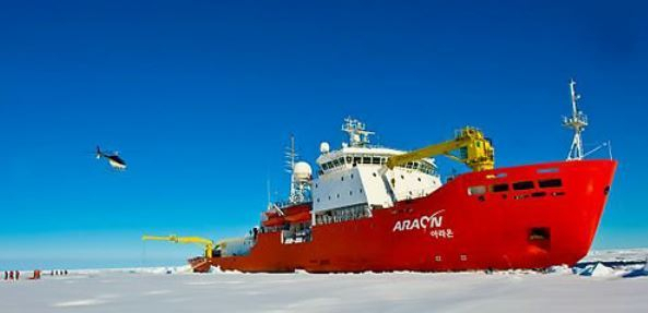 This photo, provided by the Korea Polar Research Institute on July 21, 2017, shows South Korea`s icebreaker, Araon, conducting Arctic research. (Korea Polar Research Institute)