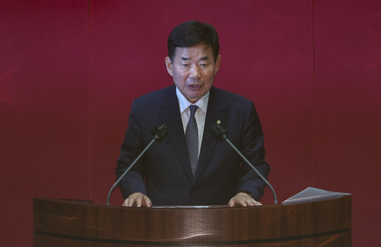 Rep. Kim Jin-pyo of the Democratic Party of Korea gives an address after elected to serve as the new National Assembly speaker. (Joint Press Corps)