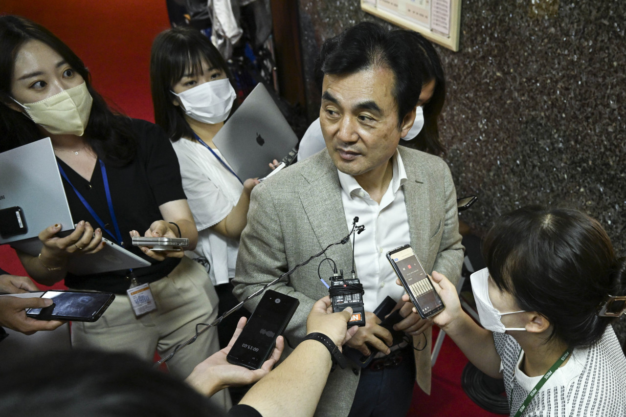 Ahn Gyu-baek, head of national convention preparations committee with the Democratic Party of Korea, speaks with reporters before joining a meeting on June 29. (Joint Press Corps)