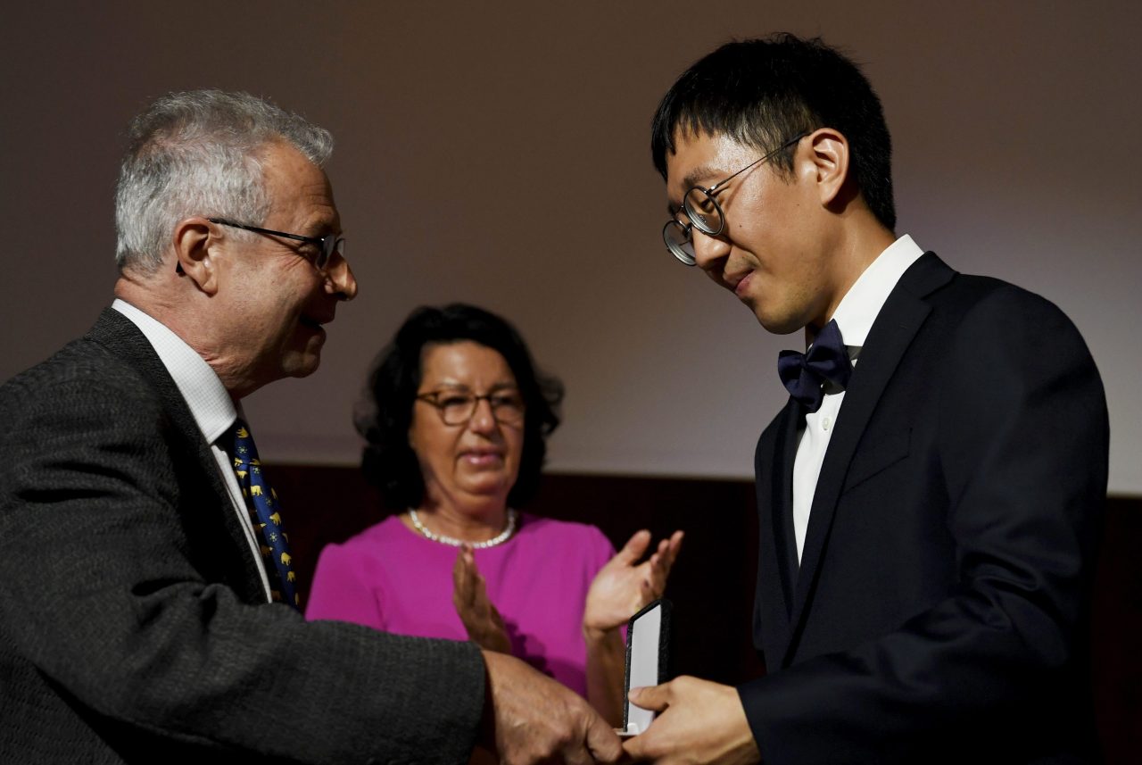June Huh(right), a Korean American mathematician, receives Fields Medal at the International Congress of Mathematicians to become the first Korean descent to receive the international honor in Helsinki on Tuesday. (Yonhap)