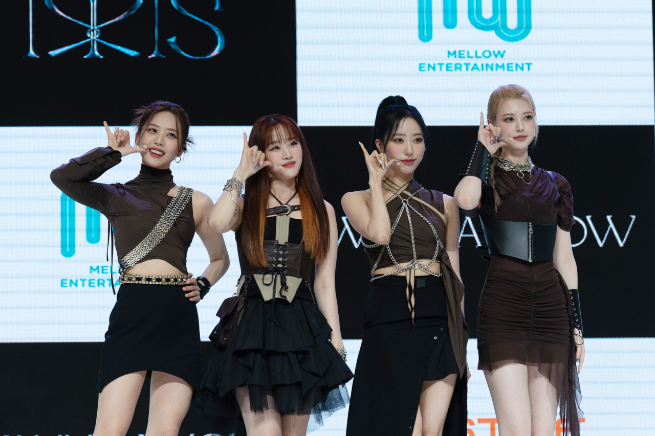 Girl group Irris poses during its debut press conference held in Seoul on Wednesday. (Justice Records and Mellow Entertainment)
