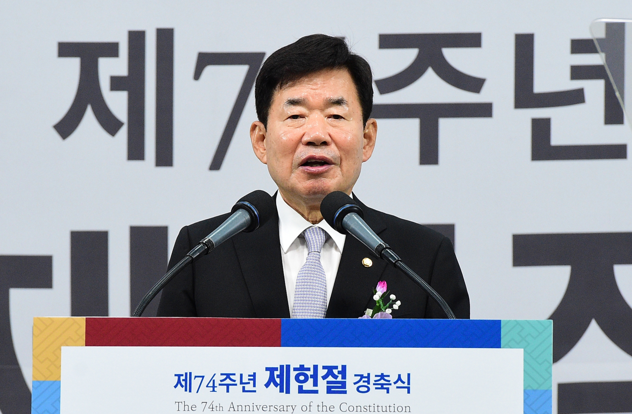 National Assembly Speaker Kim Jin-pyo delivers an adress at a ceremony for this year‘s Constitution Day at the National Assembly in Yeouido, western Seoul, on Sunday. (Joint Press Corps)