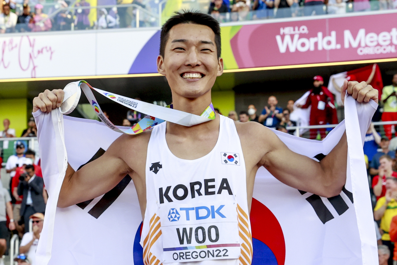In this EPA photo, Woo Sang-hyeok of South Korea poses with his silver medal after the men's high jump final at the World Athletics Championships at Hayward Field in Eugene, Oregon, on Monday. (EPA)