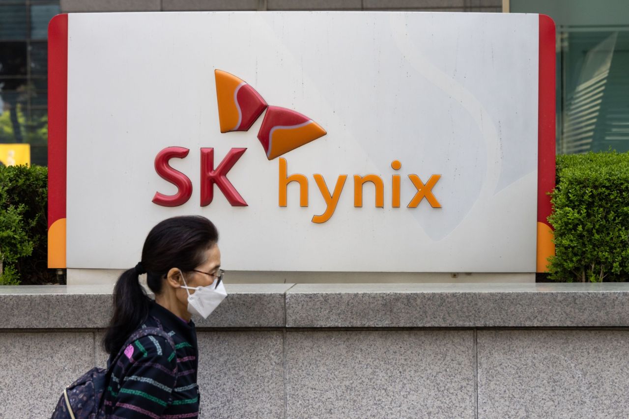 The SK Hynix signage at the company`s office in Seongnam, Gyeonggi Province. (Bloomberg)