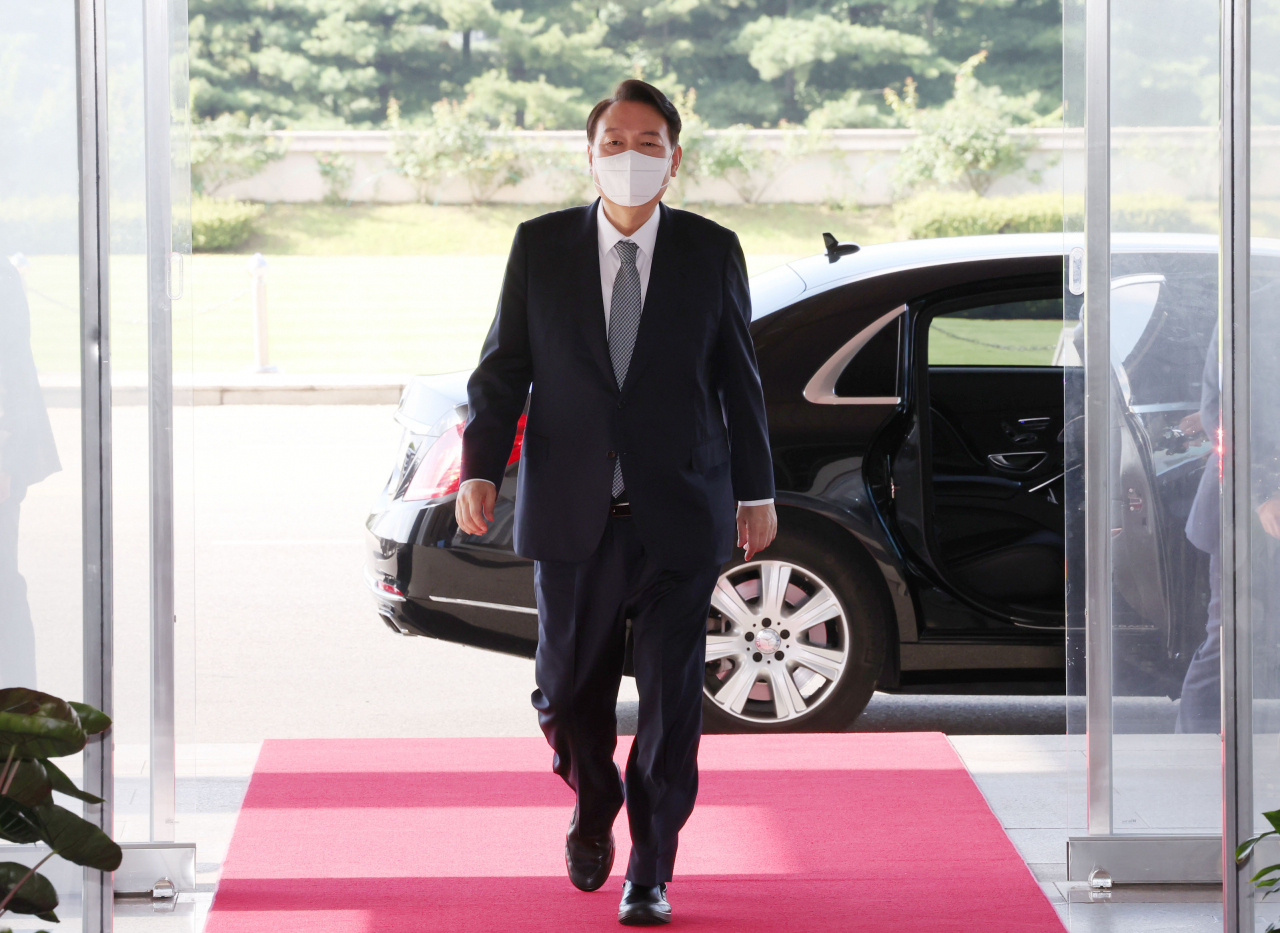 President Yoon Suk-yeol arrives for work at the Yongsan Presidential Office in Seoul on Monday. (Yonhap)