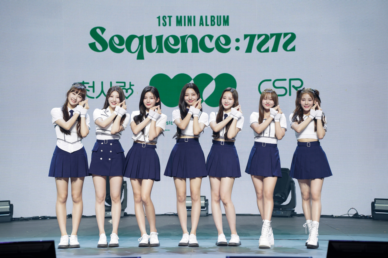 Rookie girl group CSR poses for photos during its debut media showcase held in Seoul on Wednesday. (Pop Music)