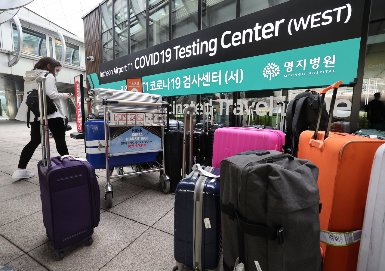 A traveler stands in front of a COVID-19 testing center at Incheon International Airport in Incheon, west of Seoul last Tuesday. (Yonhap)