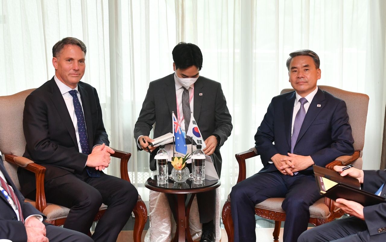 South Korean Defense Minister Lee Jong-sup (right) and Richard Marles, Australia’s deputy prime minister and defense minister, pose for a photo before their talks in Singapore on June 12. (File Photo - Ministry of National Defense)