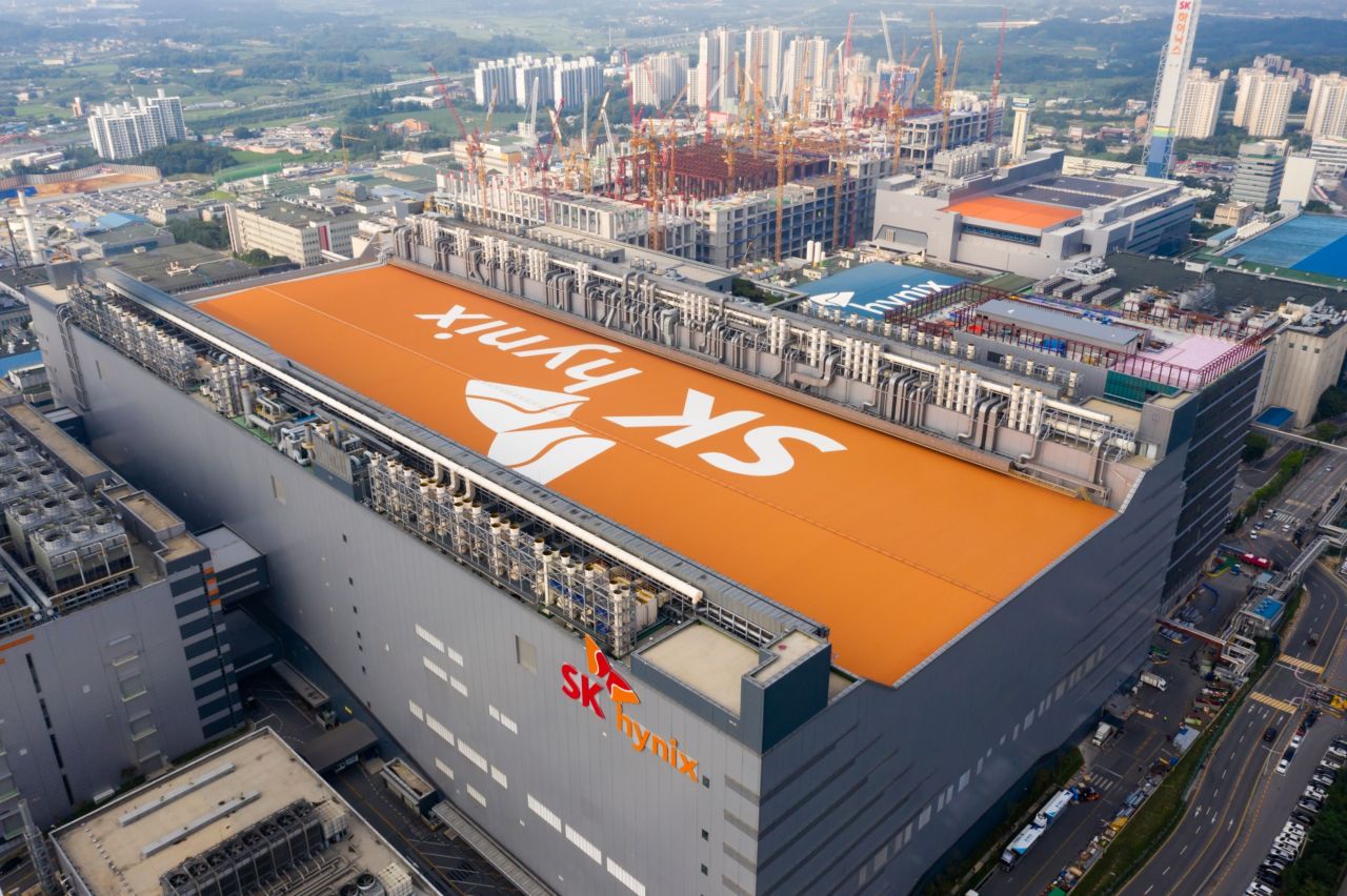 [Market Eye] SK hynix’s W122tr chip cluster project hits water dispute