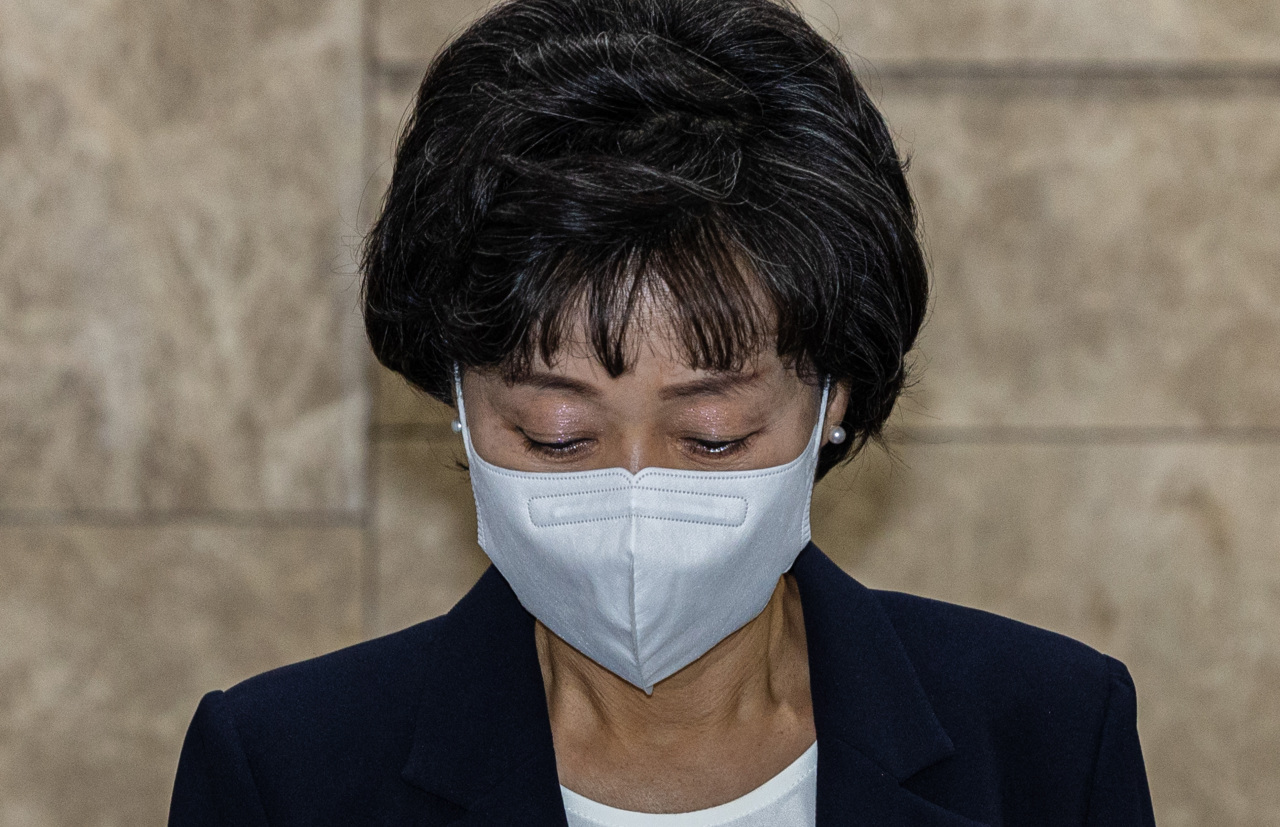 Park Soon-ae offers her resignation at a press event held in front of her office at the Korea Institute of Educational Facility Safety, Monday. (Yonhap)