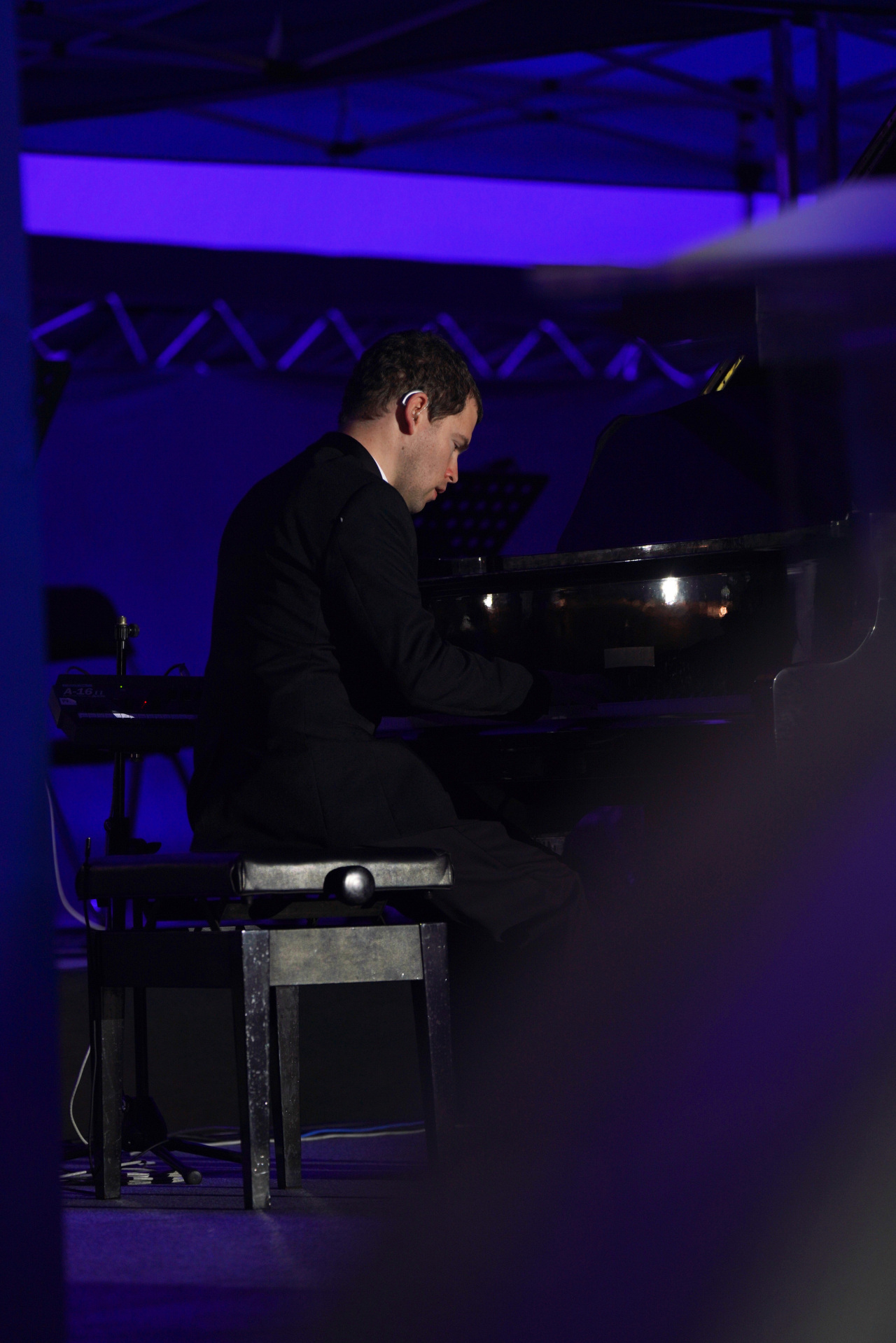 Musician Grzegorz Plonka plays the piano before the opening screening of the film “Sonata.” (JIMFF)