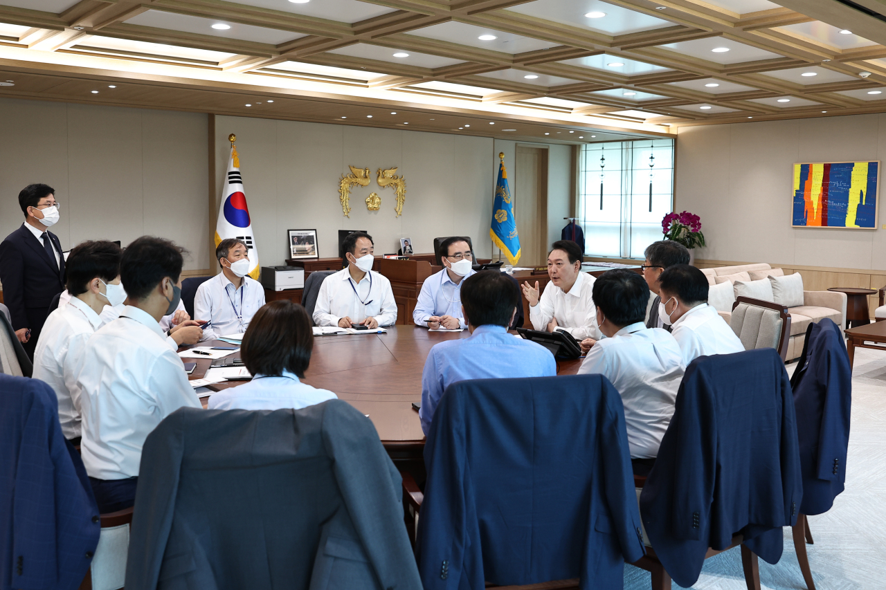 President Yoon Suk-yeol presides over a meeting of senior secretaries at the presidential office building in Yongsan, Seoul, on Monday morning. (Yonhap)