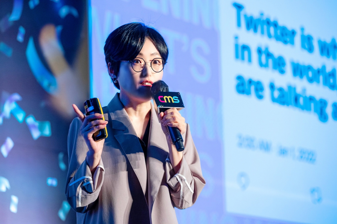 Kim Yeong-jeong, Twitter’s head of global K-pop and K-contents partnership, speaks about K-content’s growth on Twitter at the Content Marketing Summit 2022 held at the InterContinental Hotel in Seoul on Tuesday. (Twitter)