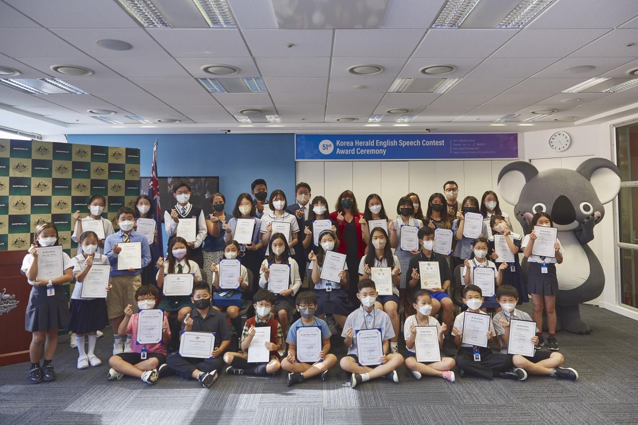 Winners of the 51st Korea Herald English Speech Contest pose for photos at the Australian Embassy in the Republic of Korea in central Seoul on Tuesday. (Courtesy of Park Yujin)