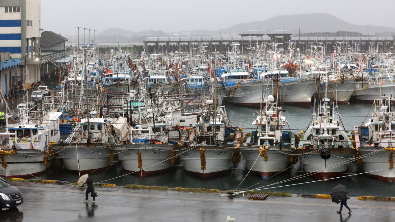 Fishing boats are docked at a port in Seogwipo, Jeju, 481 kilometers southeast of Seoul, on Thursday, as the super strong Typhoon Hinnamnor approaches the Korean Peninsula. (Yonhap)