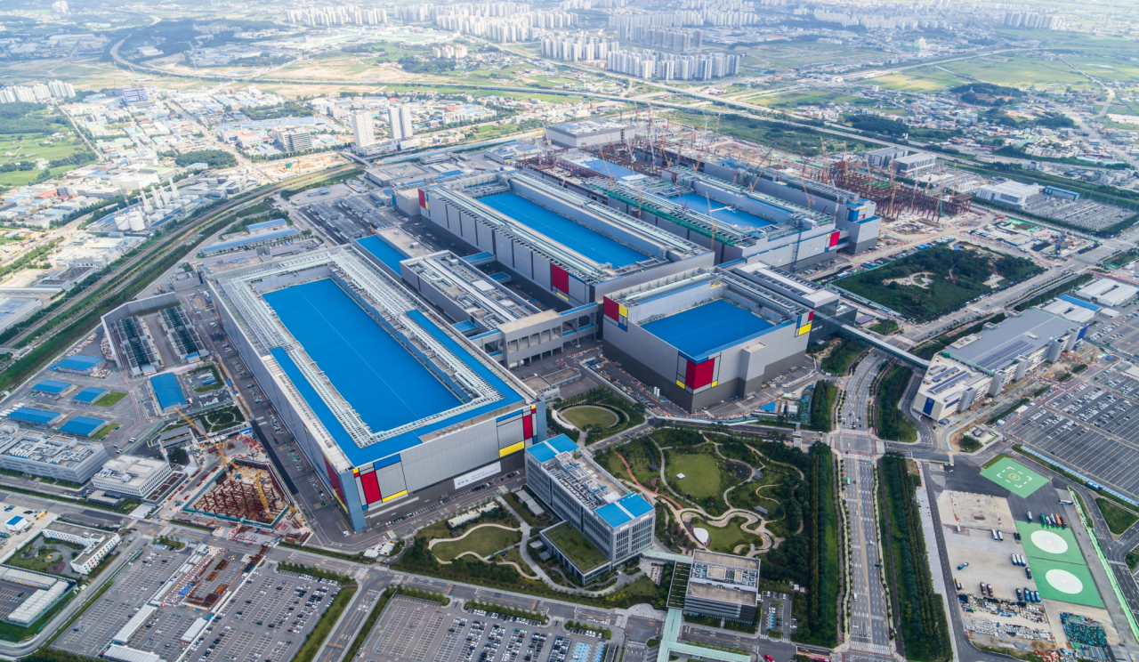 A bird's eye view of Samsung's Pyeongtaek chip plant (Samsung Electronics)