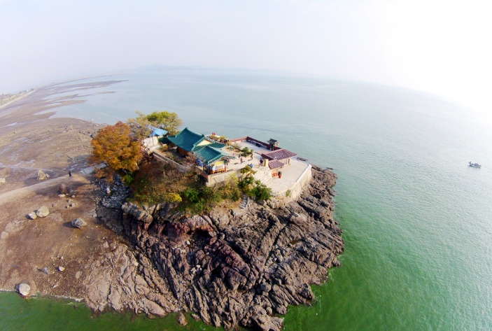 An aerial view of Ganwolam in Seosan, South Chungcheon Province (Chungnam Institute of History and Culture)