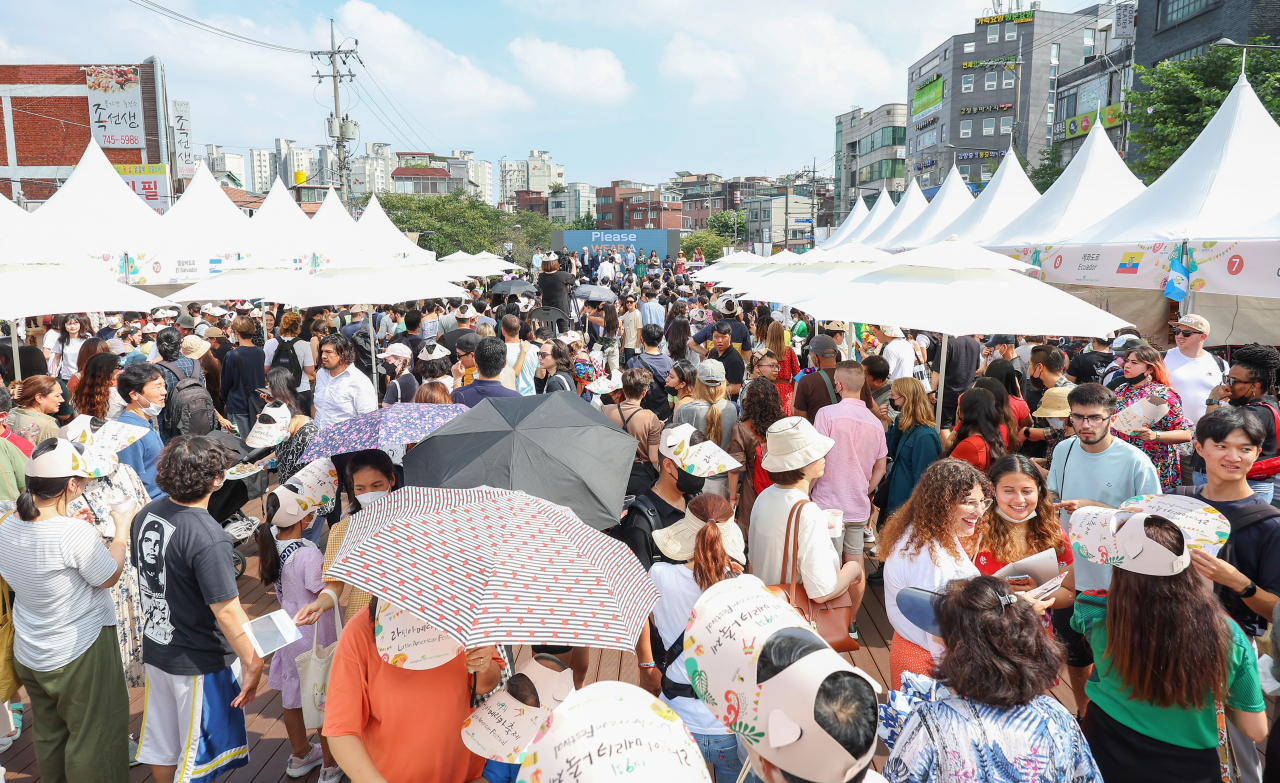 A Latin America festival is held in Seongbuk, north Seoul, on Saturday, for the first time in three years due to the COVID-19 pandemic. (Yonhap)